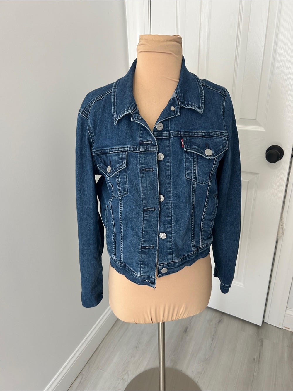 Levi’s Stretch Denim Trucker Jacket - Picture 2 of 8